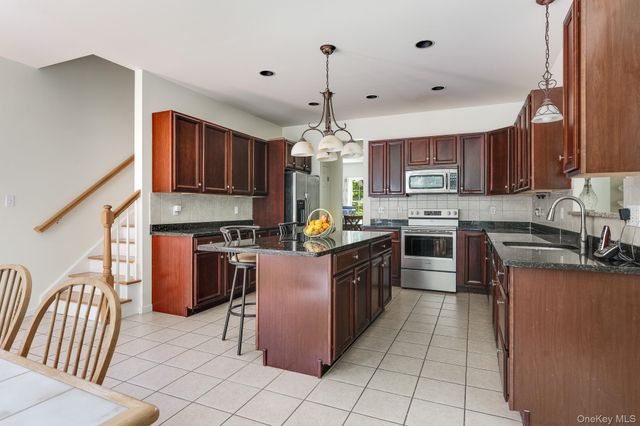 127 Shagbark Lane, Hopewell Junction, NY 12533