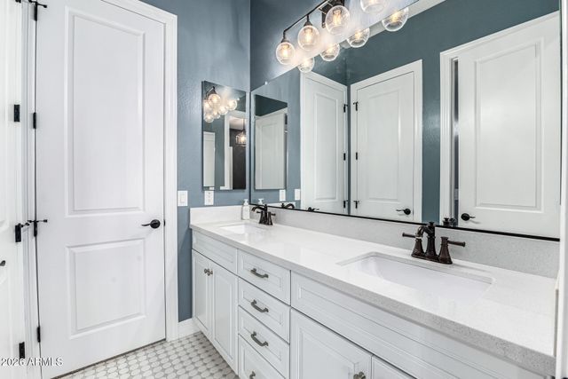 4075 E GRAND CANYON Drive, Chandler, AZ 85249