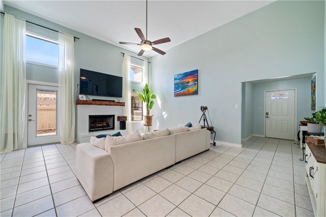 13825 Topsail St, Corpus Christi, TX 78418