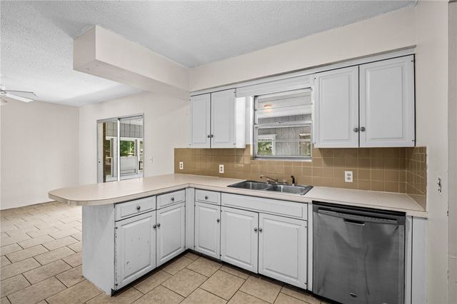 999 S Curtis Avenue, Pea Ridge, AR 72751