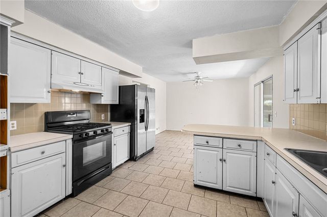 999 S Curtis Avenue, Pea Ridge, AR 72751