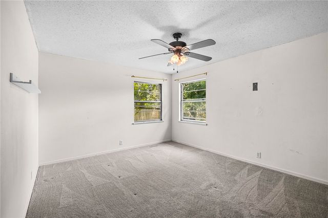 999 S Curtis Avenue, Pea Ridge, AR 72751