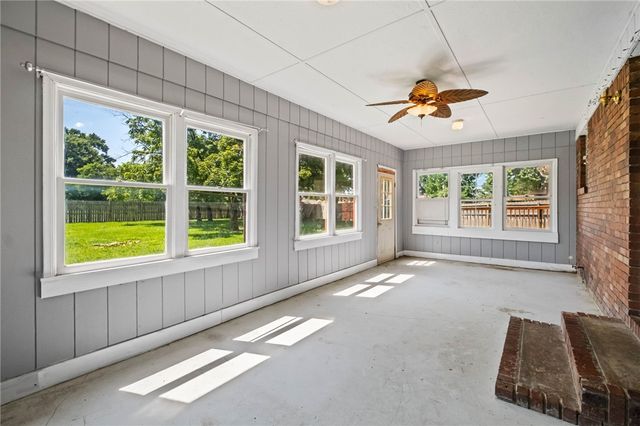 999 S Curtis Avenue, Pea Ridge, AR 72751