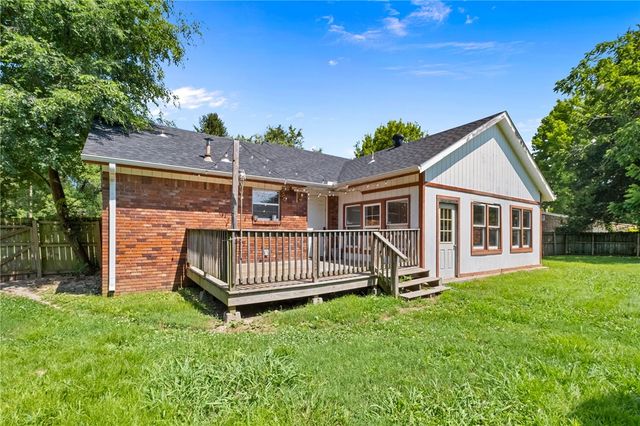 999 S Curtis Avenue, Pea Ridge, AR 72751