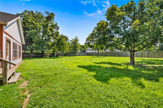 999 S Curtis Avenue, Pea Ridge, AR 72751