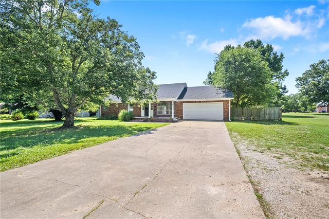 999 S Curtis Avenue, Pea Ridge, AR 72751