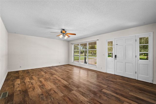 999 S Curtis Avenue, Pea Ridge, AR 72751