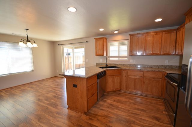 3512 Avenue H, White City, OR 97503