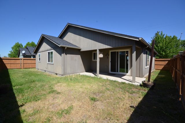 3512 Avenue H, White City, OR 97503