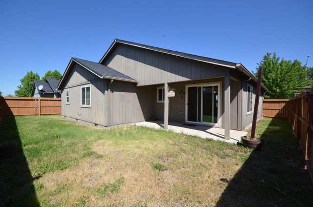 3512 Avenue H, White City, OR 97503