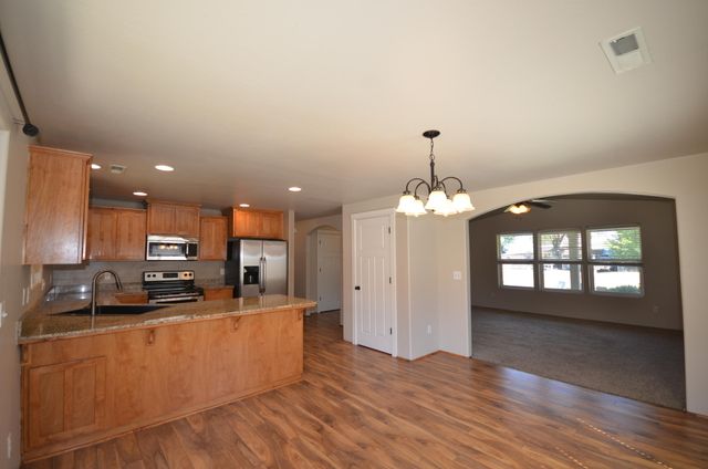 3512 Avenue H, White City, OR 97503