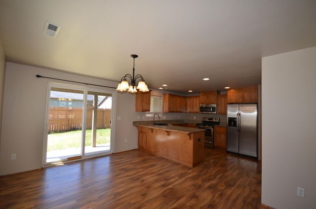 3512 Avenue H, White City, OR 97503