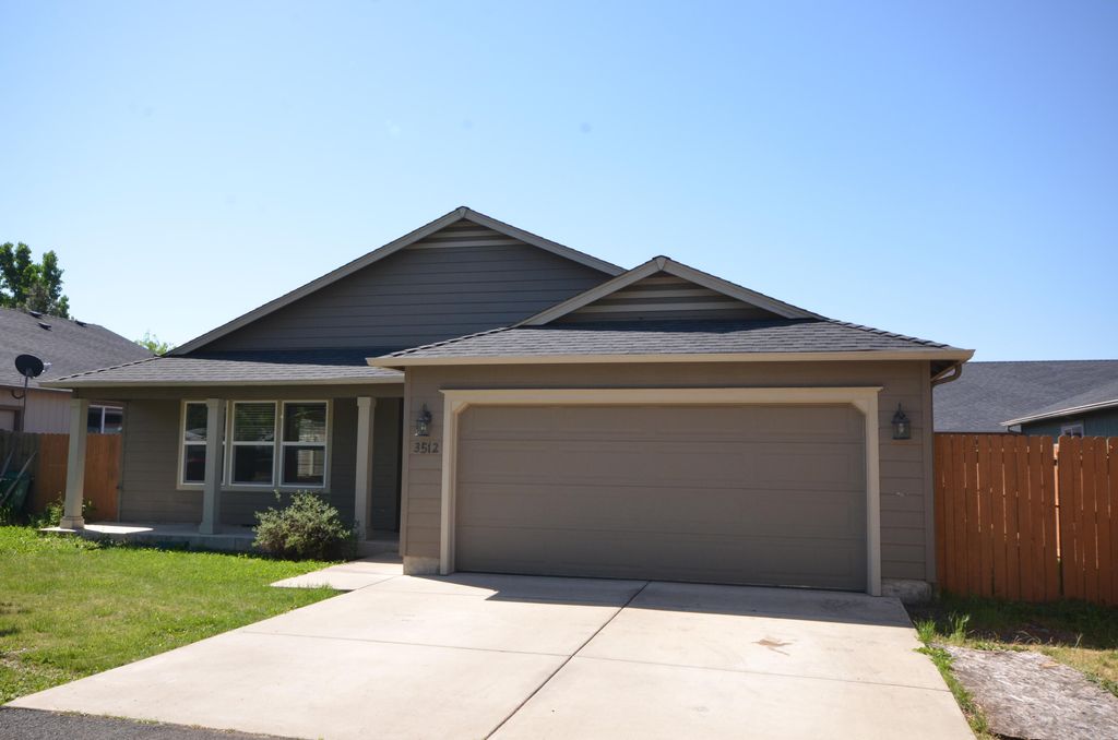 3512 Avenue H, White City, OR 97503