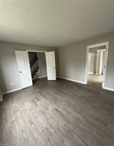 458 Warner Hall PL, Newport News, VA 23608