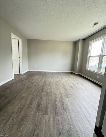 458 Warner Hall PL, Newport News, VA 23608