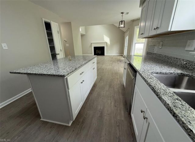 458 Warner Hall PL, Newport News, VA 23608