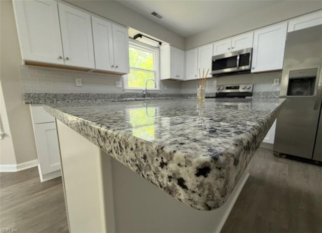 458 Warner Hall PL, Newport News, VA 23608
