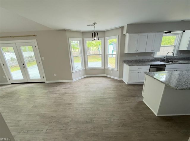 458 Warner Hall PL, Newport News, VA 23608