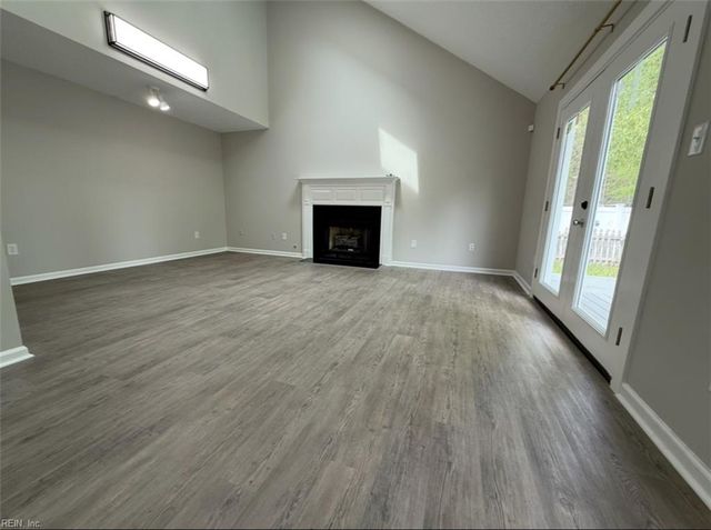 458 Warner Hall PL, Newport News, VA 23608