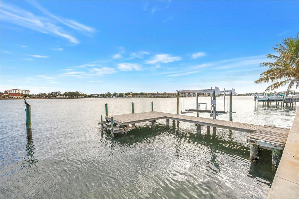 3901 14TH WAY NE, St Petersburg, FL 33703