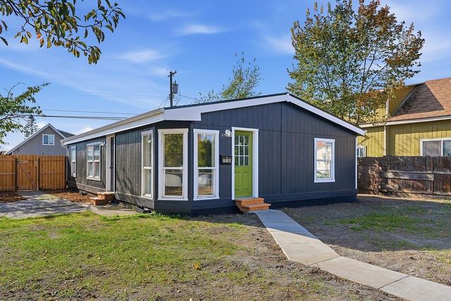 718 E E BRIDGEPORT Ave, Spokane, WA 99207 property photo