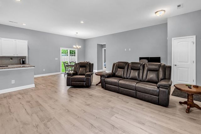 5630 Dinkler Ave., Loris, SC 29569