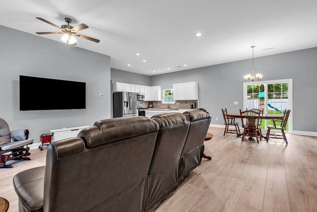 5630 Dinkler Ave., Loris, SC 29569