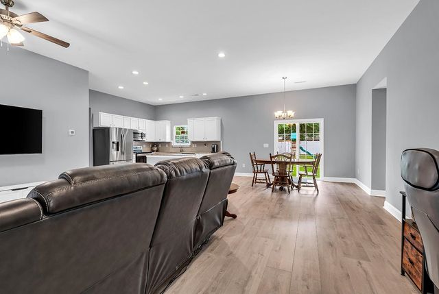 5630 Dinkler Ave., Loris, SC 29569