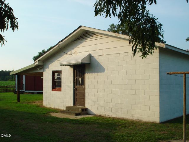 3900 N Spring Branch Road, Dunn, NC 28334