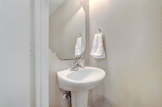218 Cloud RD, Hutto, TX 78634