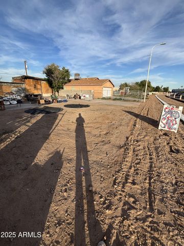 1820 E JONES Avenue, Phoenix, AZ 85040