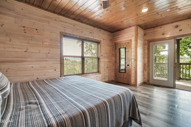 1129 Cove Falls Way, Pigeon Forge, TN 37863