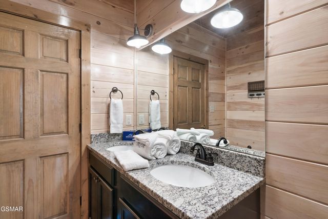 1129 Cove Falls Way, Pigeon Forge, TN 37863