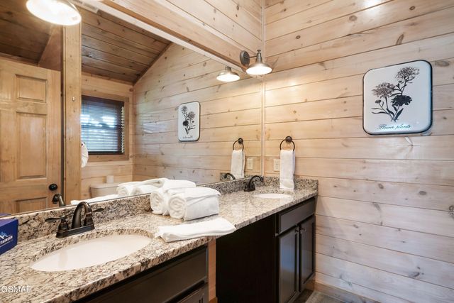 1129 Cove Falls Way, Pigeon Forge, TN 37863