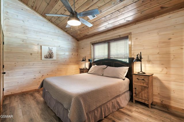 1129 Cove Falls Way, Pigeon Forge, TN 37863