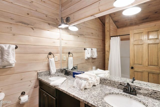 1129 Cove Falls Way, Pigeon Forge, TN 37863