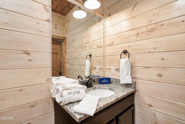 1129 Cove Falls Way, Pigeon Forge, TN 37863