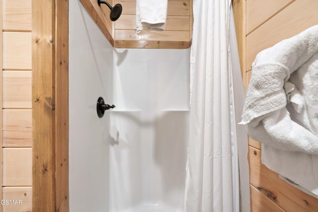 1129 Cove Falls Way, Pigeon Forge, TN 37863