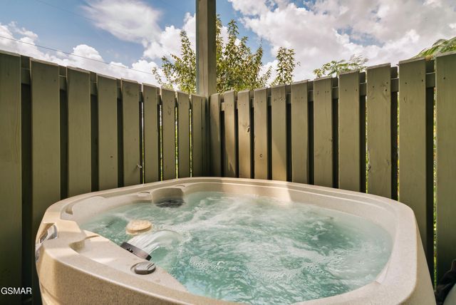 1129 Cove Falls Way, Pigeon Forge, TN 37863