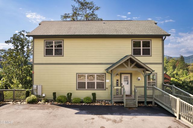 1129 Cove Falls Way, Pigeon Forge, TN 37863