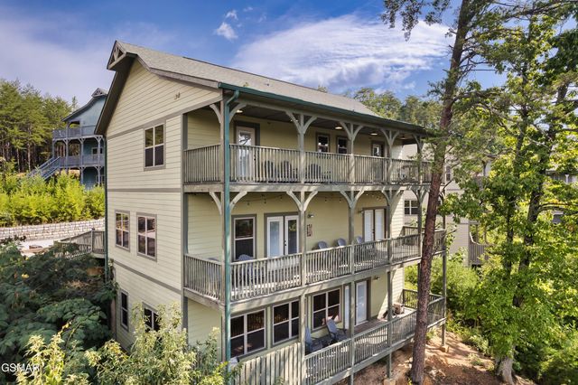 1129 Cove Falls Way, Pigeon Forge, TN 37863