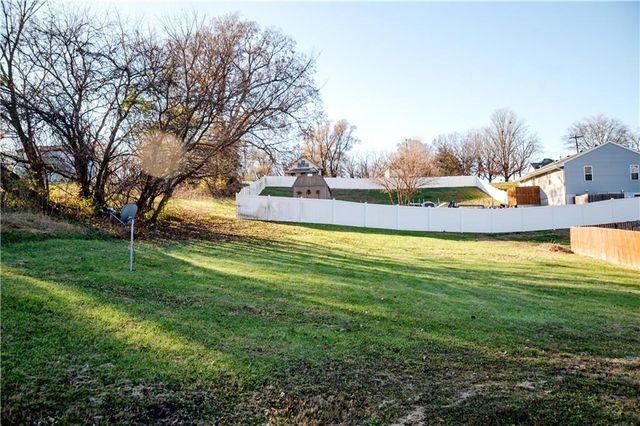 1109 Oak Street, Atchison, KS 66002