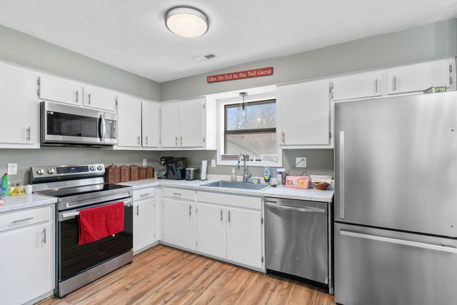 1804 E Samuel J Street, Ozark, MO 65721