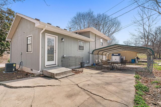 1804 E Samuel J Street, Ozark, MO 65721