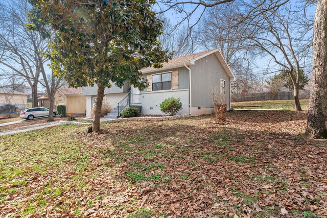1804 E Samuel J Street, Ozark, MO 65721