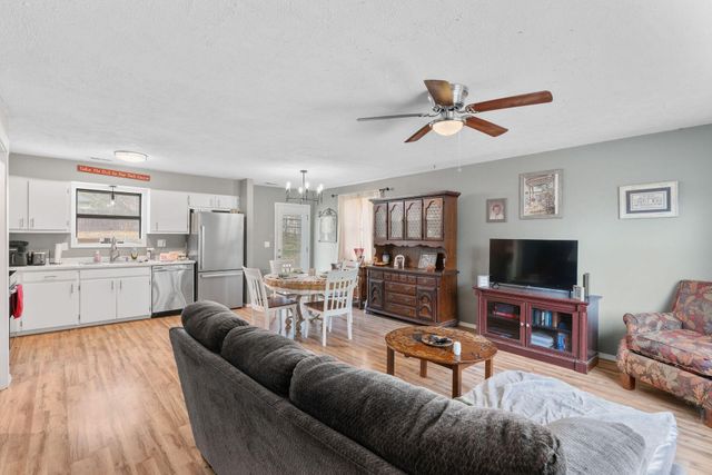 1804 E Samuel J Street, Ozark, MO 65721