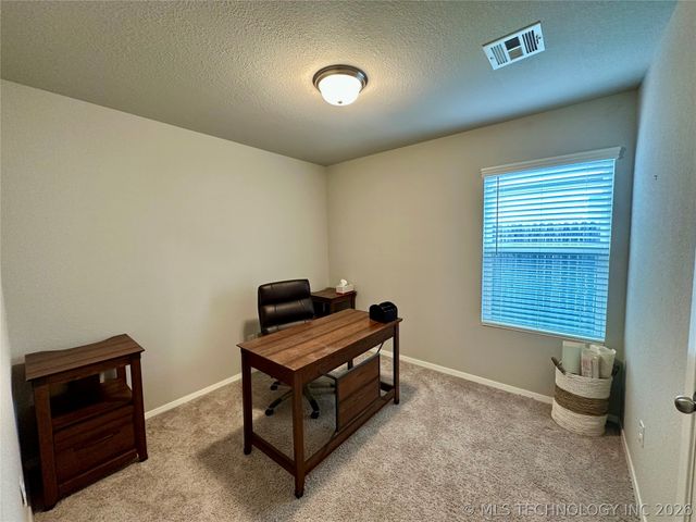 10561 S 284th East Avenue, Coweta, OK 74429