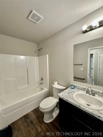 10561 S 284th East Avenue, Coweta, OK 74429