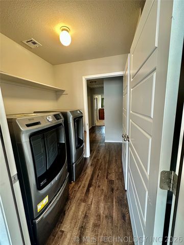 10561 S 284th East Avenue, Coweta, OK 74429