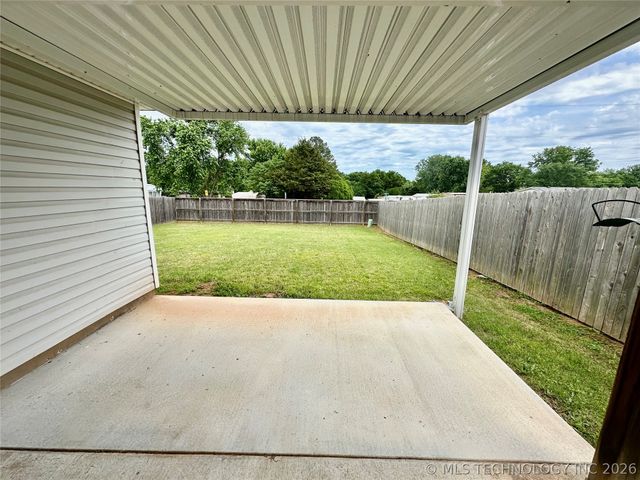 10561 S 284th East Avenue, Coweta, OK 74429